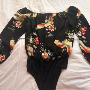 Gorgeous floral black bodysuit top ✨
